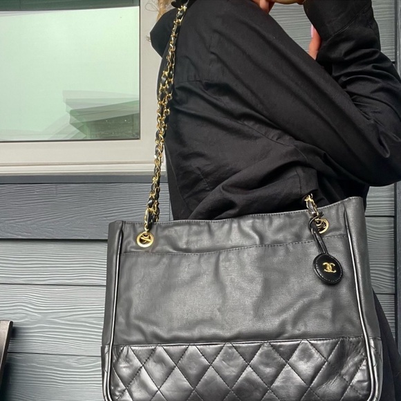 CHANEL Handbags - Chanel classic tote